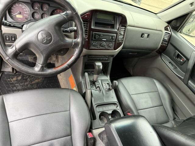 Зеленый Мицубиси Паджеро, объемом двигателя 3.2 л и пробегом 250 тыс. км за 6200 $, фото 5 на Automoto.ua