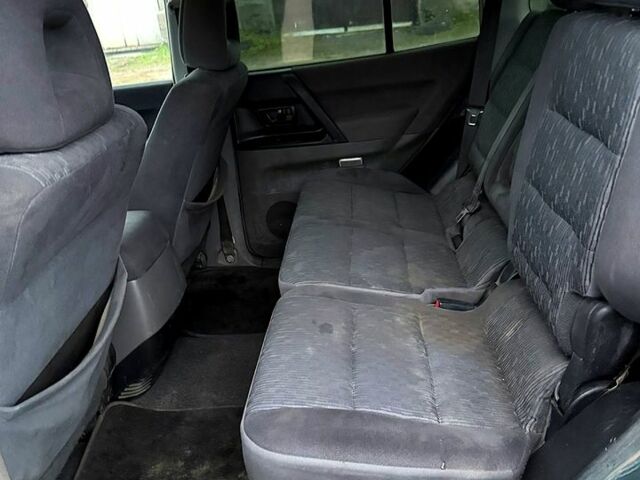 Зеленый Мицубиси Паджеро, объемом двигателя 2.5 л и пробегом 268 тыс. км за 3700 $, фото 6 на Automoto.ua