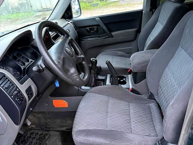 Зеленый Мицубиси Паджеро, объемом двигателя 2.5 л и пробегом 268 тыс. км за 3700 $, фото 5 на Automoto.ua