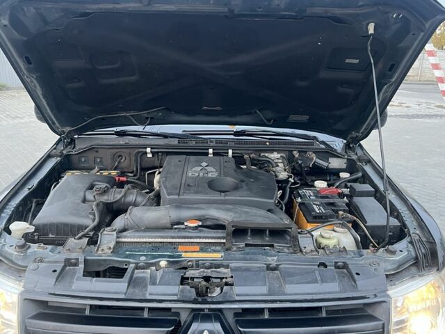 Зеленый Мицубиси Паджеро, объемом двигателя 3.2 л и пробегом 220 тыс. км за 7200 $, фото 18 на Automoto.ua