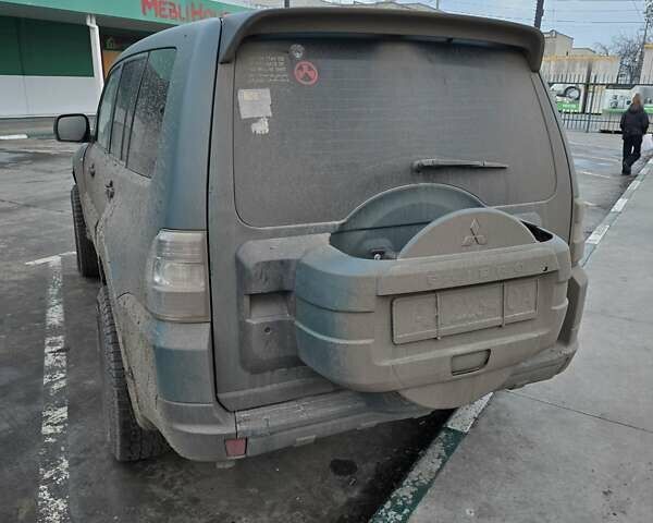 Зеленый Мицубиси Паджеро, объемом двигателя 3.2 л и пробегом 255 тыс. км за 13500 $, фото 3 на Automoto.ua