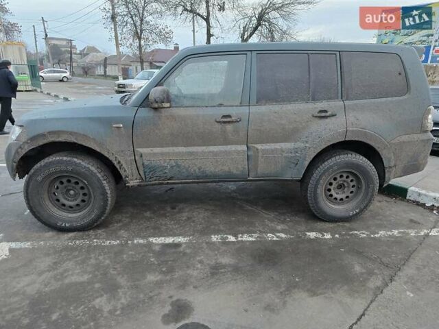 Зеленый Мицубиси Паджеро, объемом двигателя 3.2 л и пробегом 255 тыс. км за 13500 $, фото 1 на Automoto.ua