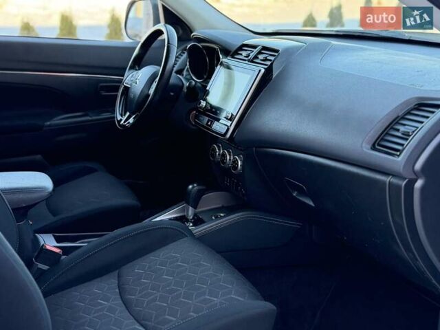 Білий Міцубісі РВР, об'ємом двигуна 2 л та пробігом 111 тис. км за 12300 $, фото 10 на Automoto.ua