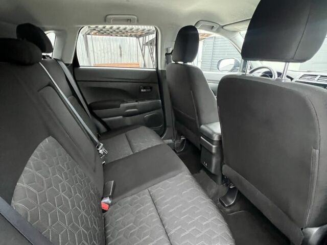 Черный Мицубиси РВР, объемом двигателя 2.4 л и пробегом 94 тыс. км за 16800 $, фото 19 на Automoto.ua