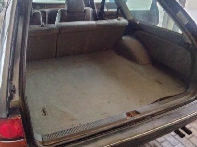 Черный Мицубиси Сигма, объемом двигателя 3 л и пробегом 300 тыс. км за 3000 $, фото 1 на Automoto.ua