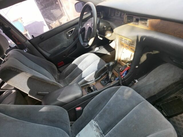 Красный Мицубиси Сигма, объемом двигателя 3 л и пробегом 350 тыс. км за 1500 $, фото 3 на Automoto.ua