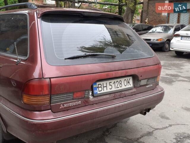 Красный Мицубиси Сигма, объемом двигателя 3 л и пробегом 100 тыс. км за 2000 $, фото 1 на Automoto.ua