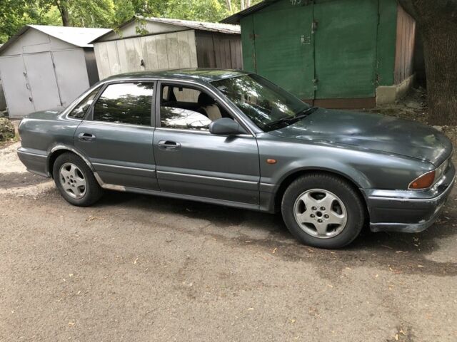 Серый Мицубиси Сигма, объемом двигателя 3 л и пробегом 300 тыс. км за 1500 $, фото 1 на Automoto.ua