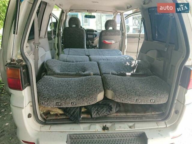 Белый Мицубиси Спейс Гир, объемом двигателя 2.4 л и пробегом 310 тыс. км за 9995 $, фото 5 на Automoto.ua