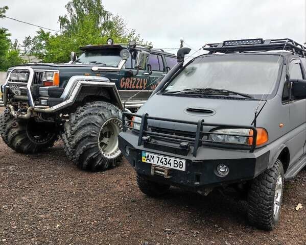 Серый Мицубиси Спейс Гир, объемом двигателя 2.5 л и пробегом 288 тыс. км за 11965 $, фото 6 на Automoto.ua