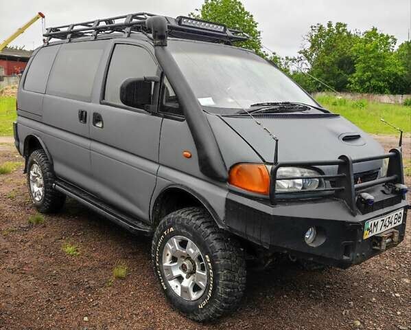 Серый Мицубиси Спейс Гир, объемом двигателя 2.5 л и пробегом 288 тыс. км за 11965 $, фото 5 на Automoto.ua