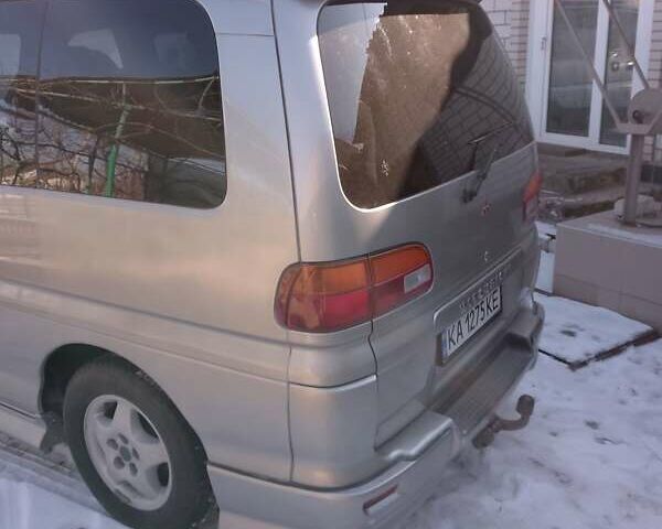 Серый Мицубиси Спейс Гир, объемом двигателя 2 л и пробегом 126 тыс. км за 7800 $, фото 1 на Automoto.ua