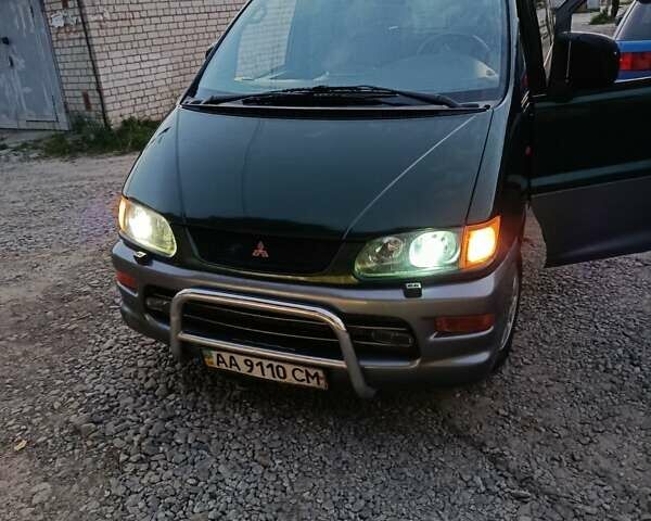 Зеленый Мицубиси Спейс Гир, объемом двигателя 2 л и пробегом 440 тыс. км за 3800 $, фото 17 на Automoto.ua