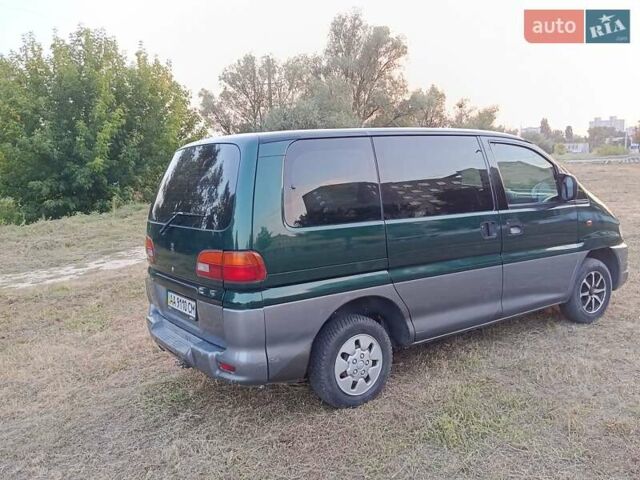 Зеленый Мицубиси Спейс Гир, объемом двигателя 2 л и пробегом 440 тыс. км за 3800 $, фото 5 на Automoto.ua