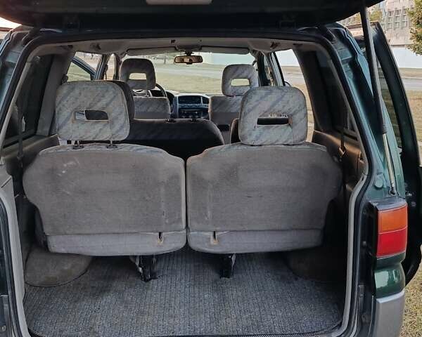 Зеленый Мицубиси Спейс Гир, объемом двигателя 2 л и пробегом 440 тыс. км за 3800 $, фото 3 на Automoto.ua