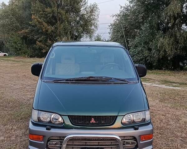 Зеленый Мицубиси Спейс Гир, объемом двигателя 2 л и пробегом 440 тыс. км за 3800 $, фото 8 на Automoto.ua