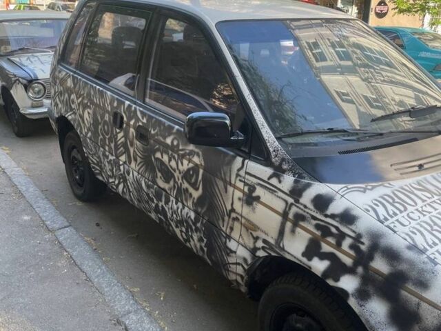 Белый Мицубиси Спейс Раннер, объемом двигателя 1.8 л и пробегом 377 тыс. км за 2000 $, фото 1 на Automoto.ua