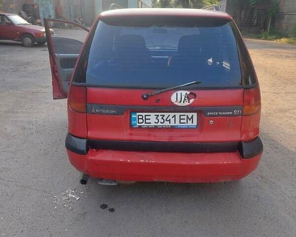 Червоний Міцубісі Спейс Раннер, об'ємом двигуна 1.83 л та пробігом 200 тис. км за 1500 $, фото 2 на Automoto.ua