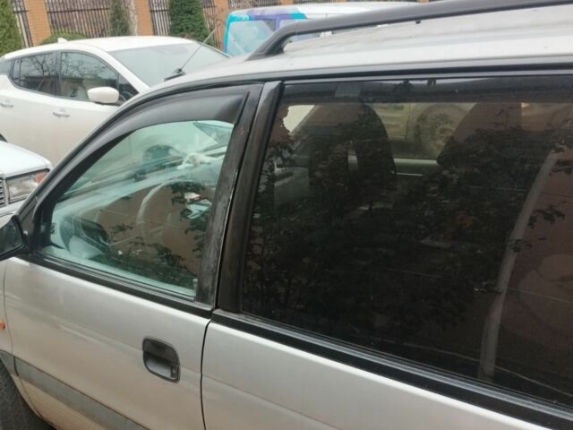 Серый Мицубиси Спейс Раннер, объемом двигателя 2 л и пробегом 56 тыс. км за 1424 $, фото 1 на Automoto.ua