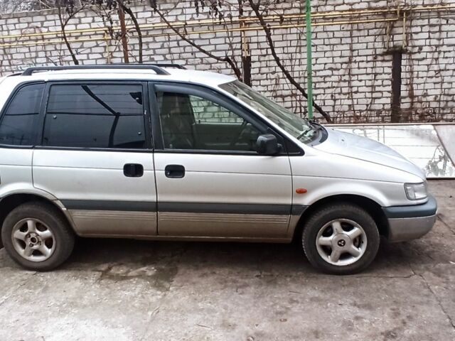 Серый Мицубиси Спейс Раннер, объемом двигателя 2 л и пробегом 56 тыс. км за 1424 $, фото 6 на Automoto.ua