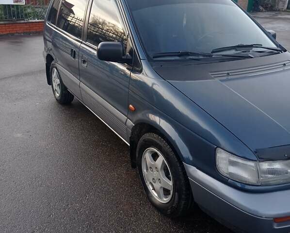 Синій Міцубісі Спейс Раннер, об'ємом двигуна 1.8 л та пробігом 390 тис. км за 2700 $, фото 3 на Automoto.ua