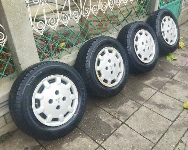 Синій Міцубісі Спейс Раннер, об'ємом двигуна 1.8 л та пробігом 390 тис. км за 2700 $, фото 28 на Automoto.ua