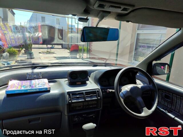 Зеленый Мицубиси Спейс Раннер, объемом двигателя 2 л и пробегом 422 тыс. км за 3200 $, фото 3 на Automoto.ua