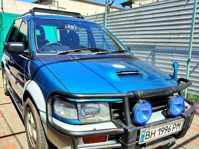 Зеленый Мицубиси Спейс Раннер, объемом двигателя 2 л и пробегом 422 тыс. км за 3200 $, фото 2 на Automoto.ua