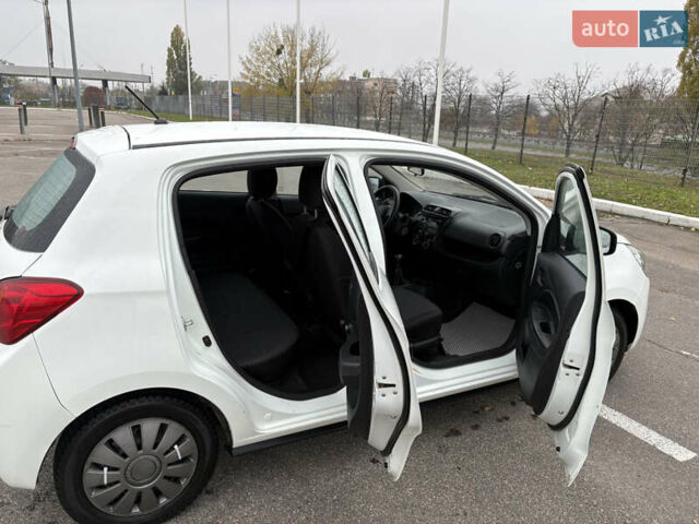 Білий Міцубісі Спейс Стар, об'ємом двигуна 1 л та пробігом 72 тис. км за 5600 $, фото 4 на Automoto.ua