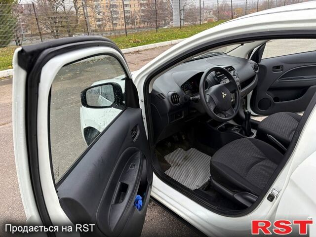 Білий Міцубісі Спейс Стар, об'ємом двигуна 1 л та пробігом 72 тис. км за 5600 $, фото 2 на Automoto.ua