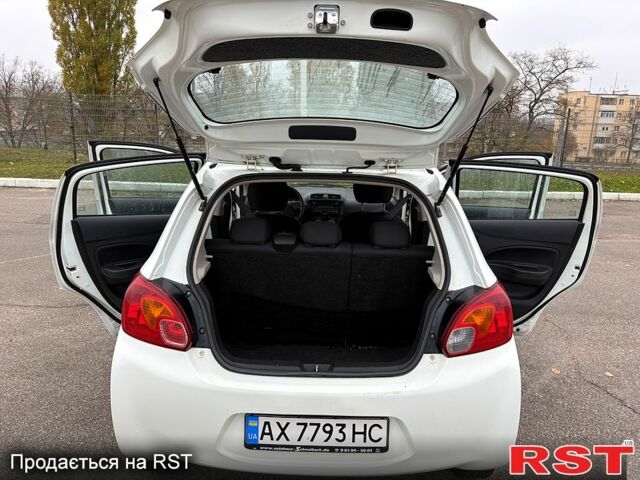 Білий Міцубісі Спейс Стар, об'ємом двигуна 1 л та пробігом 72 тис. км за 5600 $, фото 3 на Automoto.ua