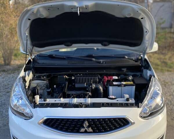 Белый Мицубиси Спейс Стар, объемом двигателя 1 л и пробегом 147 тыс. км за 6950 $, фото 9 на Automoto.ua