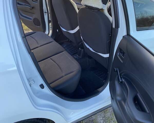 Белый Мицубиси Спейс Стар, объемом двигателя 1 л и пробегом 147 тыс. км за 6950 $, фото 16 на Automoto.ua