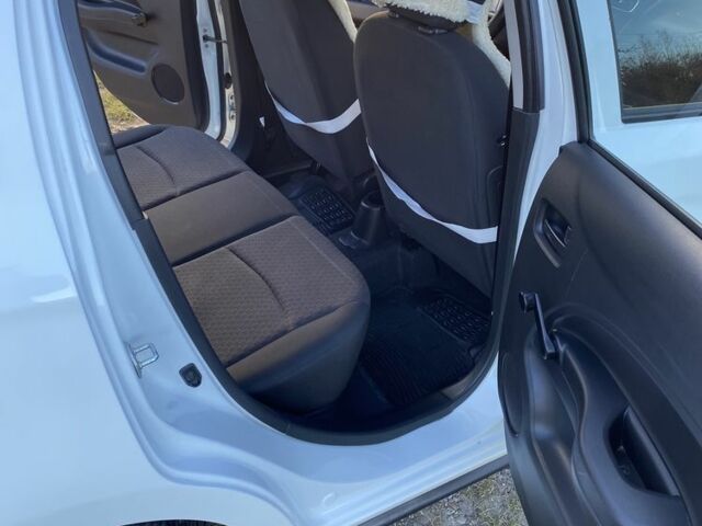 Белый Мицубиси Спейс Стар, объемом двигателя 1 л и пробегом 147 тыс. км за 6950 $, фото 14 на Automoto.ua