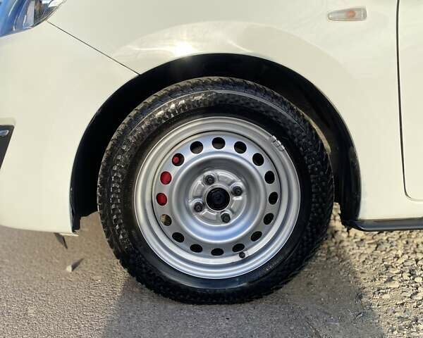 Белый Мицубиси Спейс Стар, объемом двигателя 1 л и пробегом 147 тыс. км за 6950 $, фото 12 на Automoto.ua