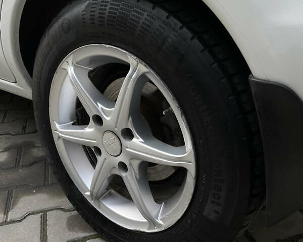 Білий Міцубісі Спейс Стар, об'ємом двигуна 1.58 л та пробігом 319 тис. км за 3500 $, фото 14 на Automoto.ua