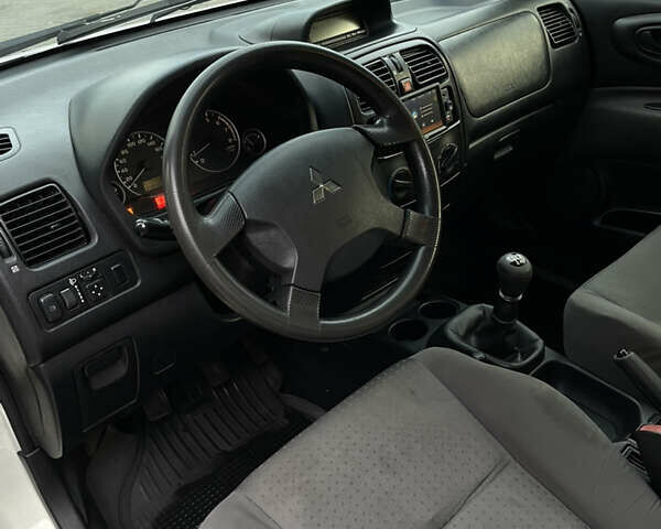 Білий Міцубісі Спейс Стар, об'ємом двигуна 1.58 л та пробігом 319 тис. км за 3500 $, фото 11 на Automoto.ua