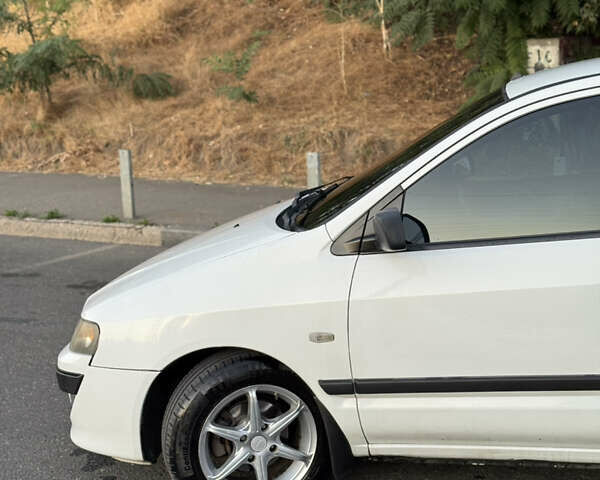 Белый Мицубиси Спейс Стар, объемом двигателя 1.6 л и пробегом 319 тыс. км за 2950 $, фото 6 на Automoto.ua