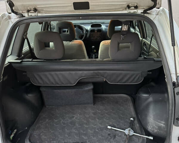 Белый Мицубиси Спейс Стар, объемом двигателя 1.6 л и пробегом 319 тыс. км за 2950 $, фото 12 на Automoto.ua