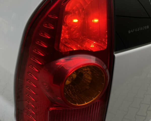 Білий Міцубісі Спейс Стар, об'ємом двигуна 1.58 л та пробігом 319 тис. км за 3500 $, фото 25 на Automoto.ua