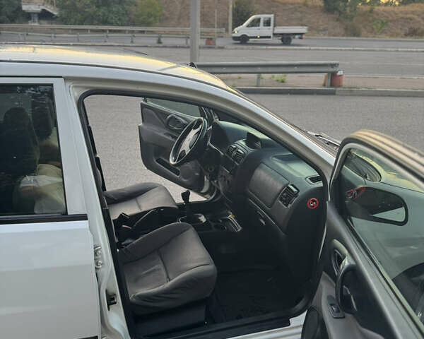 Белый Мицубиси Спейс Стар, объемом двигателя 1.6 л и пробегом 319 тыс. км за 2950 $, фото 35 на Automoto.ua