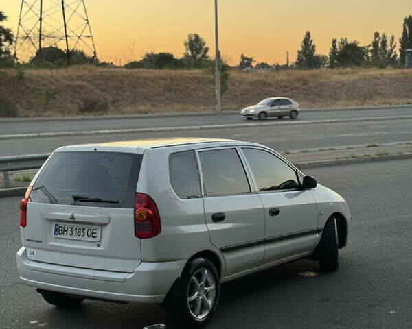 Белый Мицубиси Спейс Стар, объемом двигателя 1.6 л и пробегом 319 тыс. км за 2950 $, фото 2 на Automoto.ua