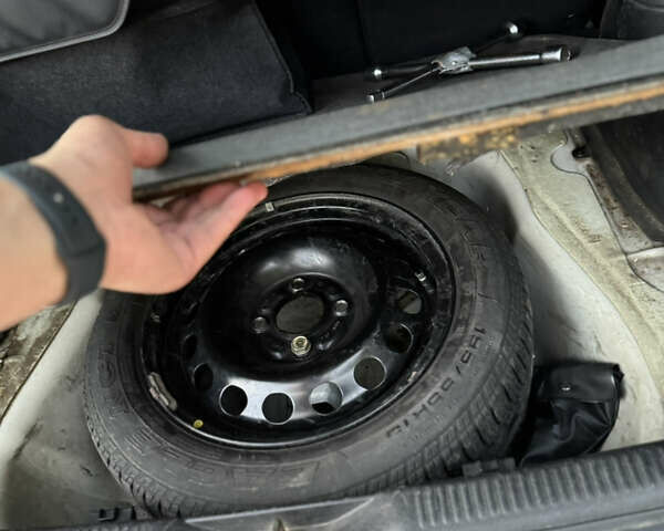 Белый Мицубиси Спейс Стар, объемом двигателя 1.6 л и пробегом 319 тыс. км за 2950 $, фото 11 на Automoto.ua