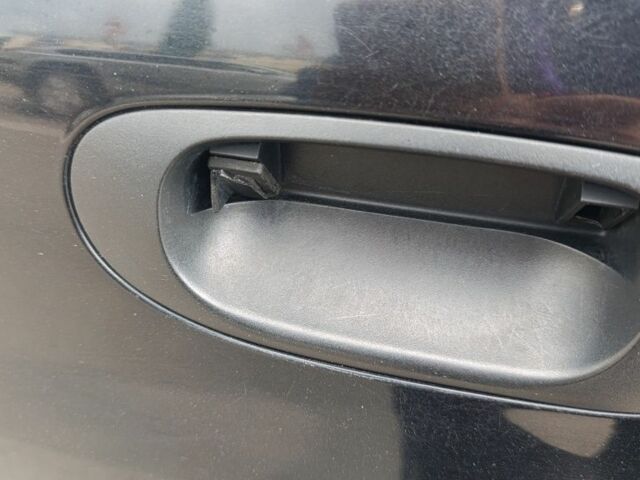 Черный Мицубиси Спейс Стар, объемом двигателя 1.6 л и пробегом 210 тыс. км за 2000 $, фото 7 на Automoto.ua