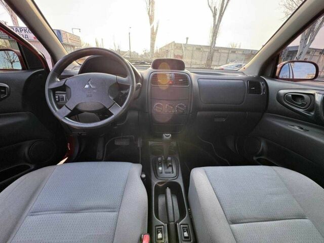 Мицубиси Спейс Стар 2002 в Днепре (Днепропетровске) на Automoto.ua Красный Мицубиси Спейс Стар, объемом двигателя 1.6 л и пробегом 177 тыс. км за 5200 $, фото 7 на Automoto.ua