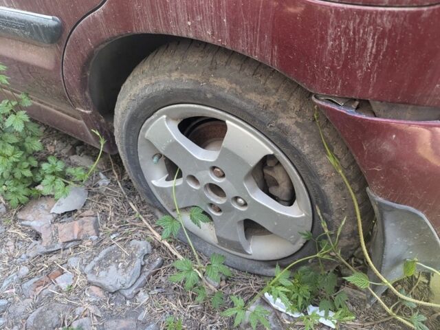 Красный Мицубиси Спейс Стар, объемом двигателя 1.6 л и пробегом 300 тыс. км за 1000 $, фото 8 на Automoto.ua