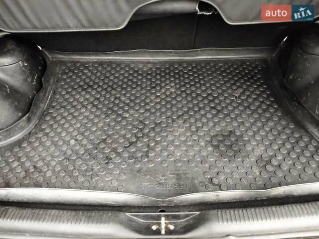 Красный Мицубиси Спейс Стар, объемом двигателя 1.83 л и пробегом 295 тыс. км за 3500 $, фото 12 на Automoto.ua