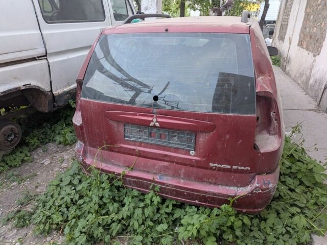 Красный Мицубиси Спейс Стар, объемом двигателя 1.6 л и пробегом 300 тыс. км за 1000 $, фото 2 на Automoto.ua