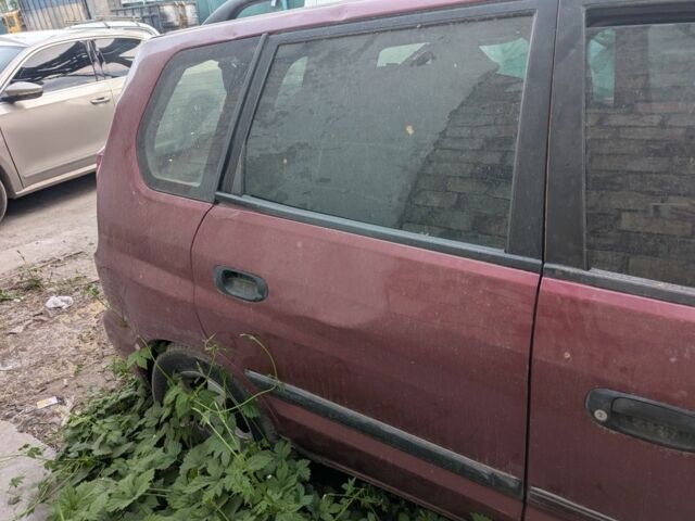 Красный Мицубиси Спейс Стар, объемом двигателя 1.6 л и пробегом 300 тыс. км за 1000 $, фото 3 на Automoto.ua