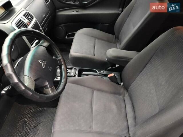 Красный Мицубиси Спейс Стар, объемом двигателя 1.83 л и пробегом 295 тыс. км за 3500 $, фото 9 на Automoto.ua